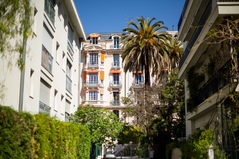 Building set back in Fleurs Quarter of Nice